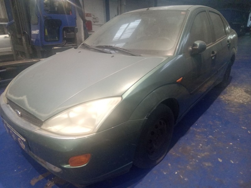 ford focus berlina (cak) del año 2000