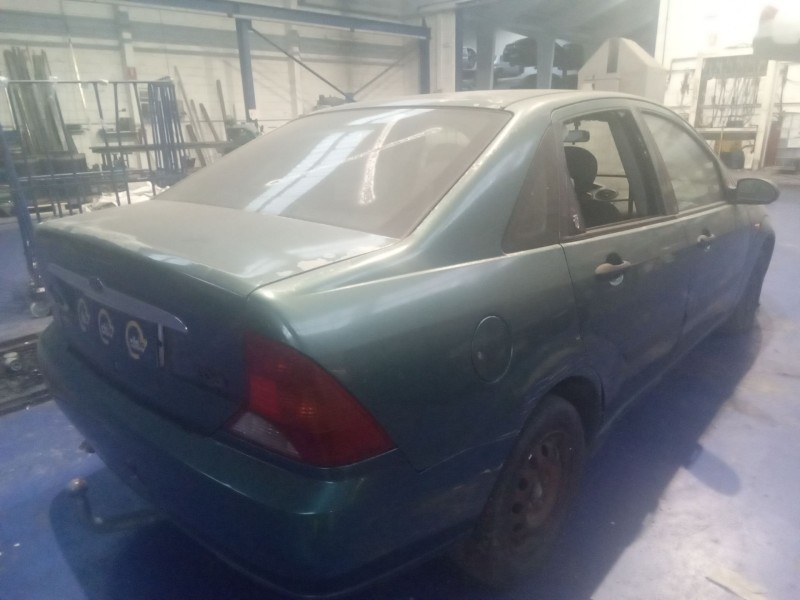 ford focus berlina (cak) del año 2000