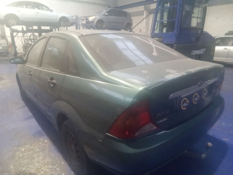 ford focus berlina (cak) del año 2000