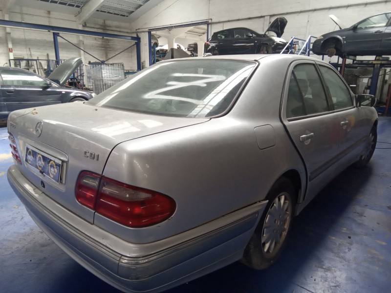 mercedes-benz clase e berlina (bm 210) del año 2003