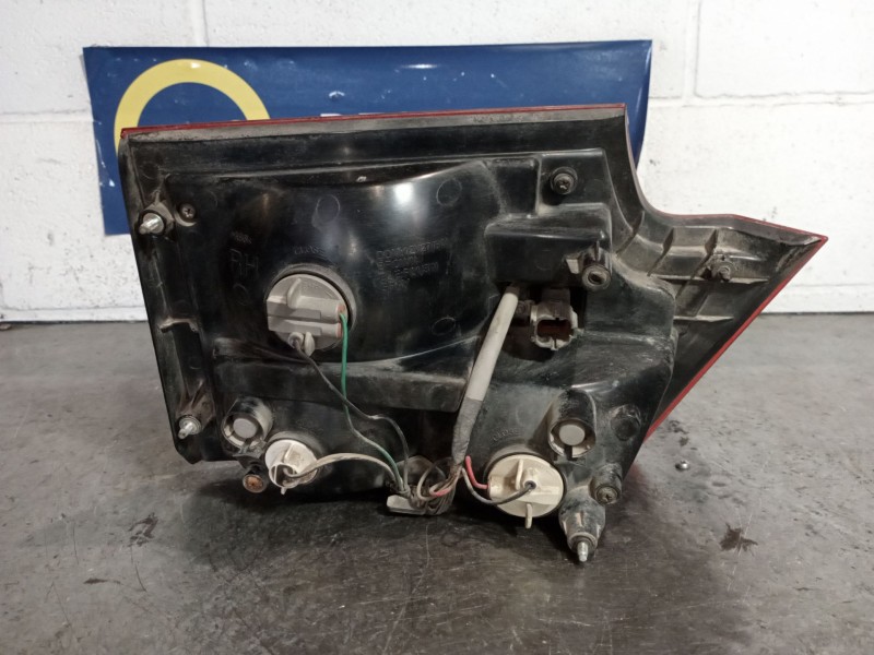 Recambio de piloto porton derecho para ssangyong kyron 2.7 turbodiesel cat (euro 4) referencia OEM IAM   