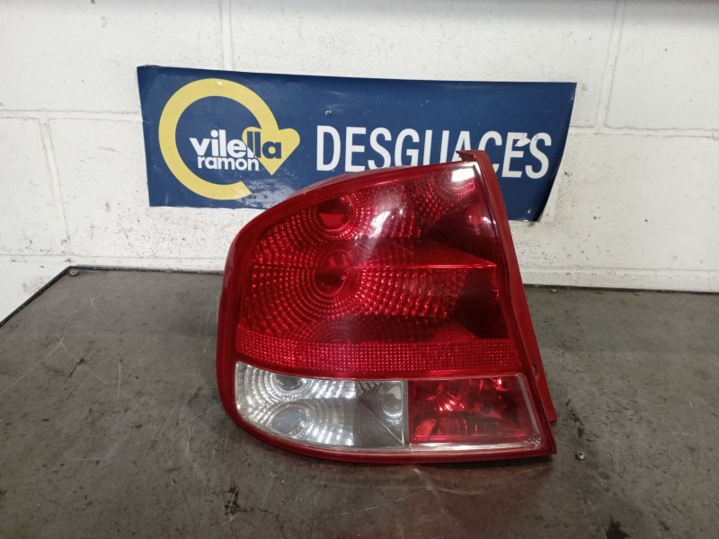 Recambio de piloto trasero izquierdo para daewoo kalos sedán (klas) 1.4 referencia OEM IAM   