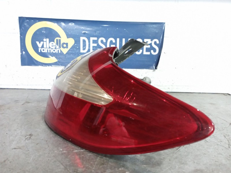 Recambio de piloto trasero derecho para renault megane iii berlina 5 p referencia OEM IAM   