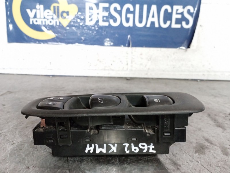 Recambio de mando elevalunas delantero izquierdo para renault kadjar  | 0.15 - ...  | 0.15 - ... referencia OEM IAM 254011766R  
