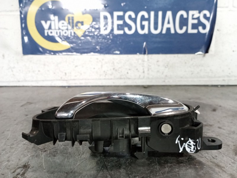 Recambio de maneta interior delantera izquierda para renault kadjar  | 0.15 - ...  | 0.15 - ... referencia OEM IAM   