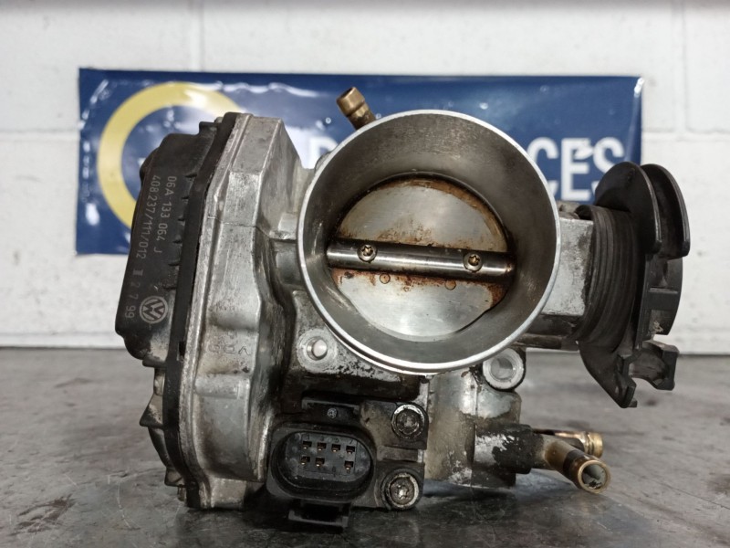 Recambio de caja mariposa para volkswagen golf iv variant (1j5) 1.6 referencia OEM IAM 06A133064J  