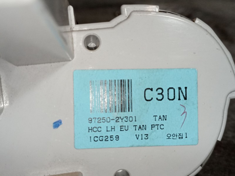 Recambio de mando climatizador para hyundai ix35 referencia OEM IAM 972052Y301 C30N 