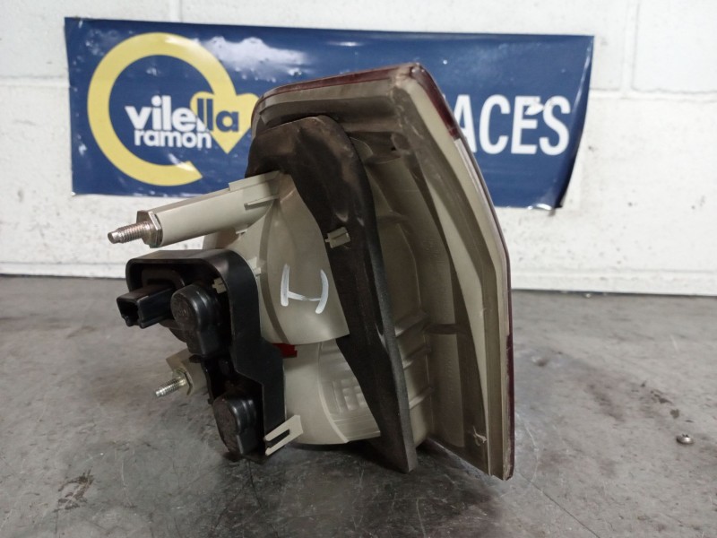 Recambio de piloto porton izquierdo para renault fluence  | ...  | ... referencia OEM IAM   