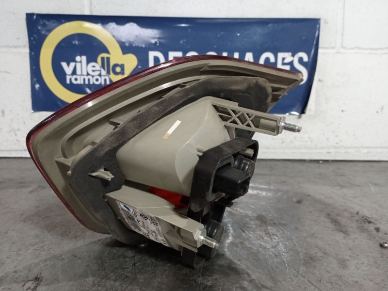 Recambio de piloto porton izquierdo para renault fluence  | ...  | ... referencia OEM IAM   