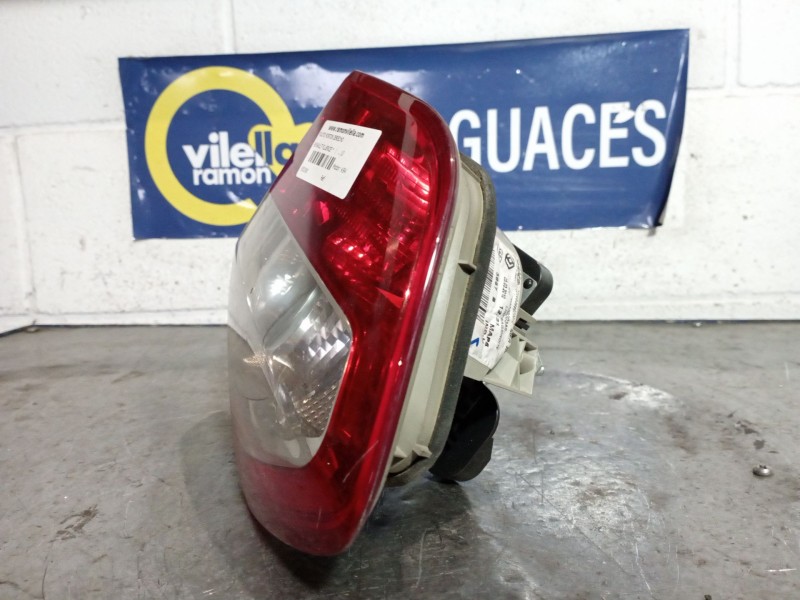 Recambio de piloto porton derecho para renault fluence  | ...  | ... referencia OEM IAM   