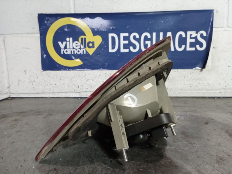 Recambio de piloto porton derecho para renault fluence  | ...  | ... referencia OEM IAM   