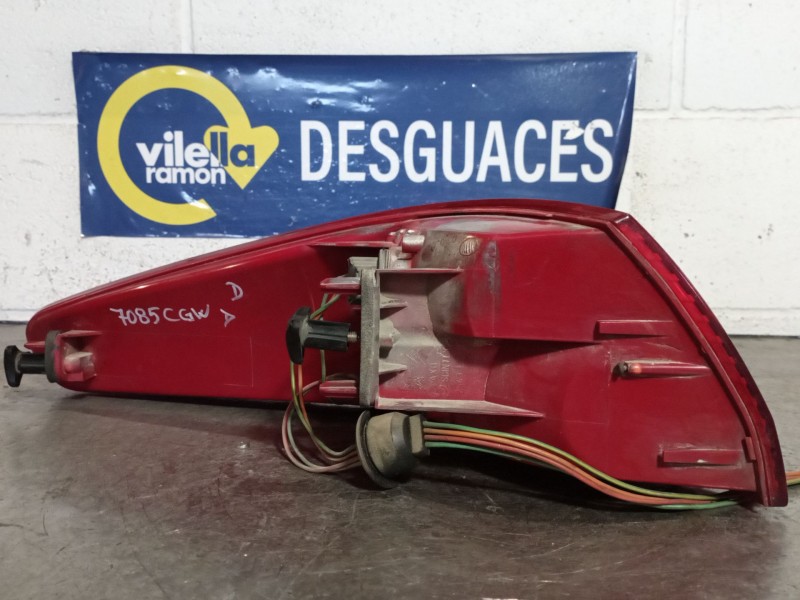 Recambio de piloto trasero derecho para peugeot 607 referencia OEM IAM   