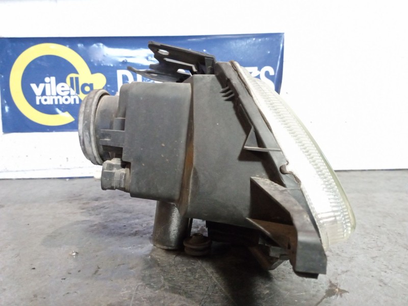 Recambio de faro izquierdo para citroen saxo 1.6 vts referencia OEM IAM 88205260 085847 