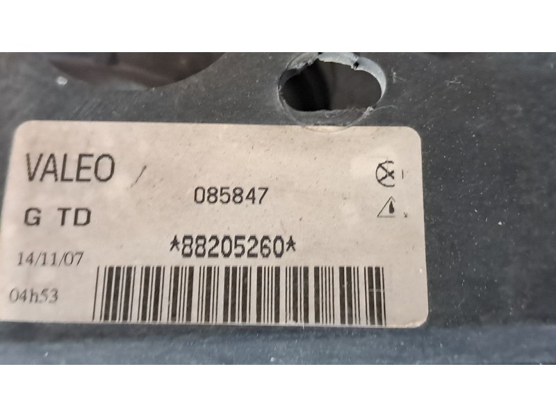 Recambio de faro izquierdo para citroen saxo 1.6 vts referencia OEM IAM 88205260 085847 