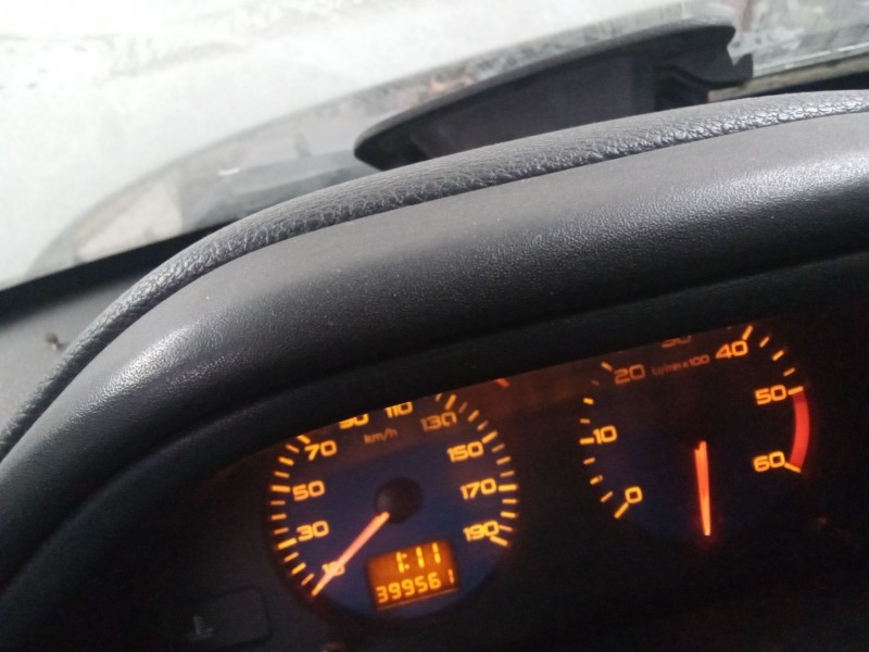 peugeot 106 (s2) del año 2000