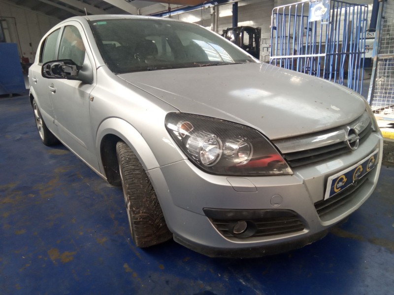 opel astra h berlina del año 2004