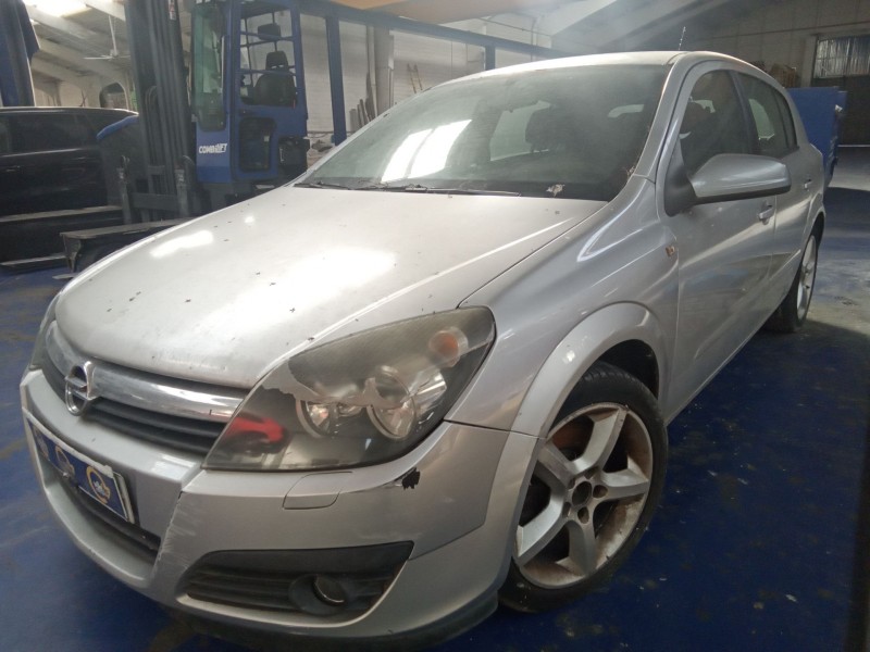 opel astra h berlina del año 2004