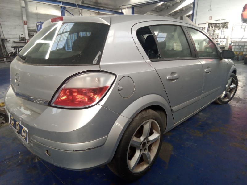 opel astra h berlina del año 2004