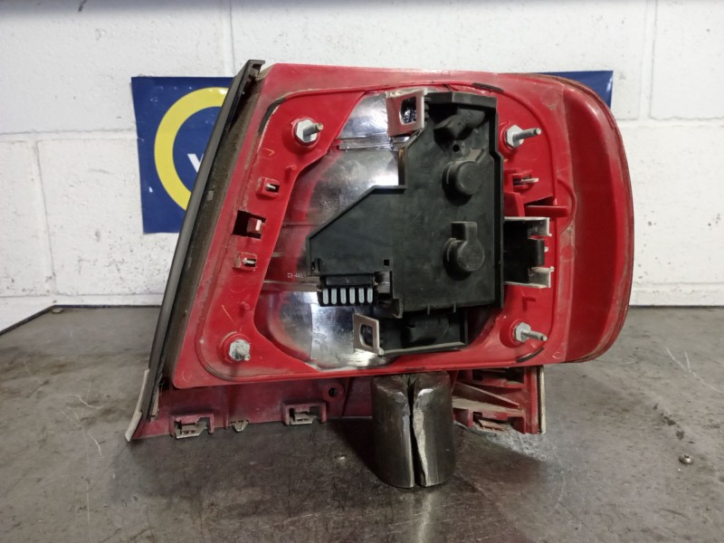 Recambio de piloto trasero izquierdo para audi a4 berlina (b5) 1.8 referencia OEM IAM   