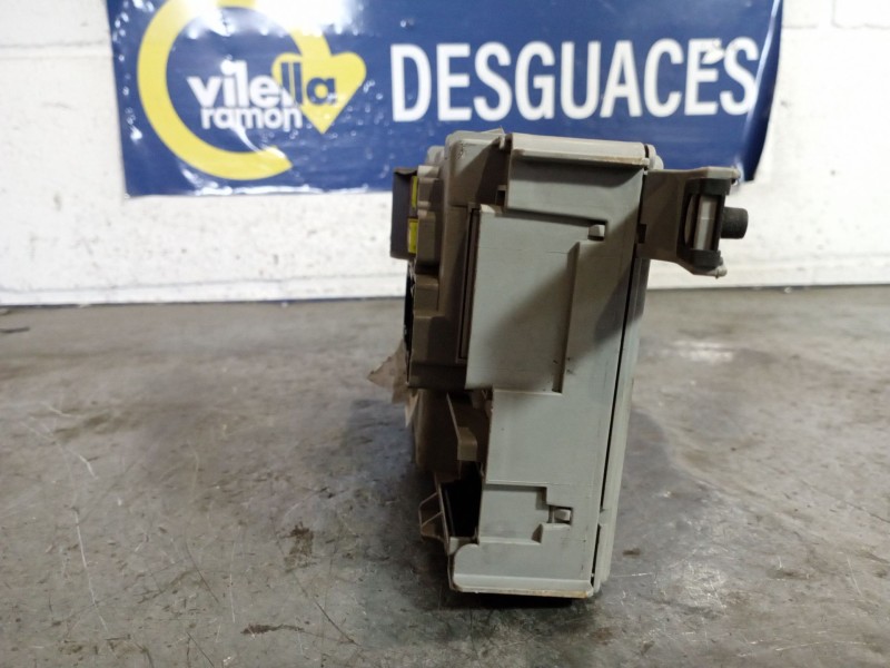 Recambio de caja reles fusibles para fiat doblo active referencia OEM IAM 00520028670  