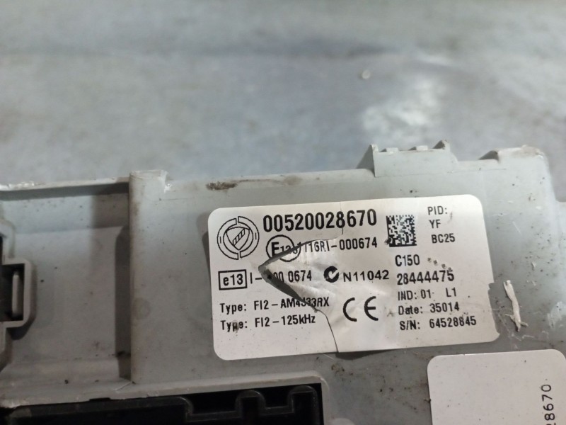 Recambio de caja reles fusibles para fiat doblo active referencia OEM IAM 00520028670  