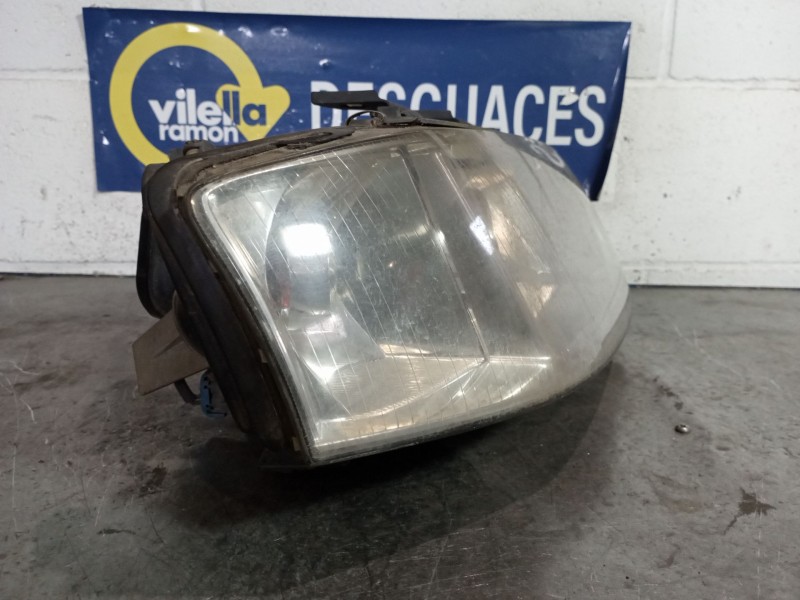 Recambio de faro derecho para audi a6 2.5 tdi quattro referencia OEM IAM   