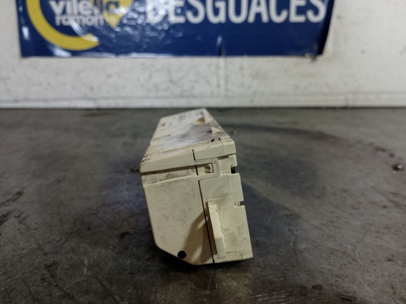 Recambio de pantalla multifuncion para peugeot 207 referencia OEM IAM 9662385980  