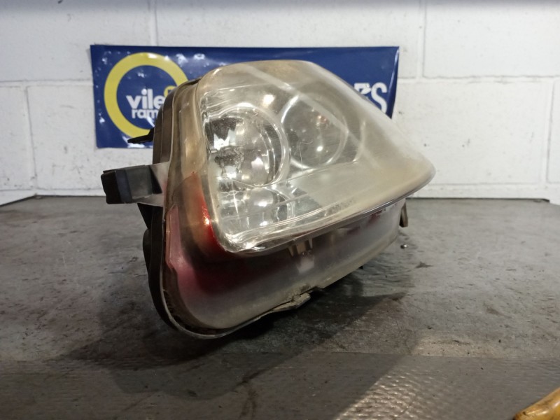 Recambio de faro izquierdo para citroen c4 1.6 hdi 110 fp vts referencia OEM IAM   