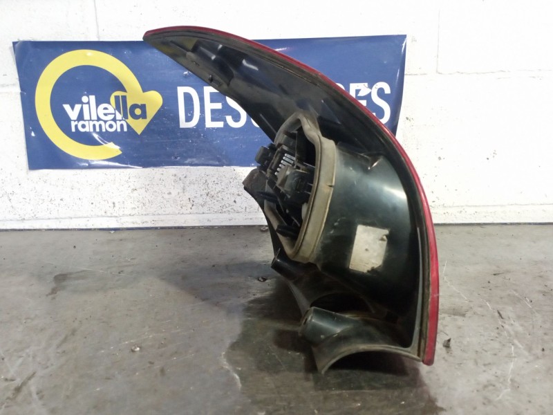 Recambio de piloto trasero izquierdo para renault laguna ii grandtour (kg0) referencia OEM IAM   
