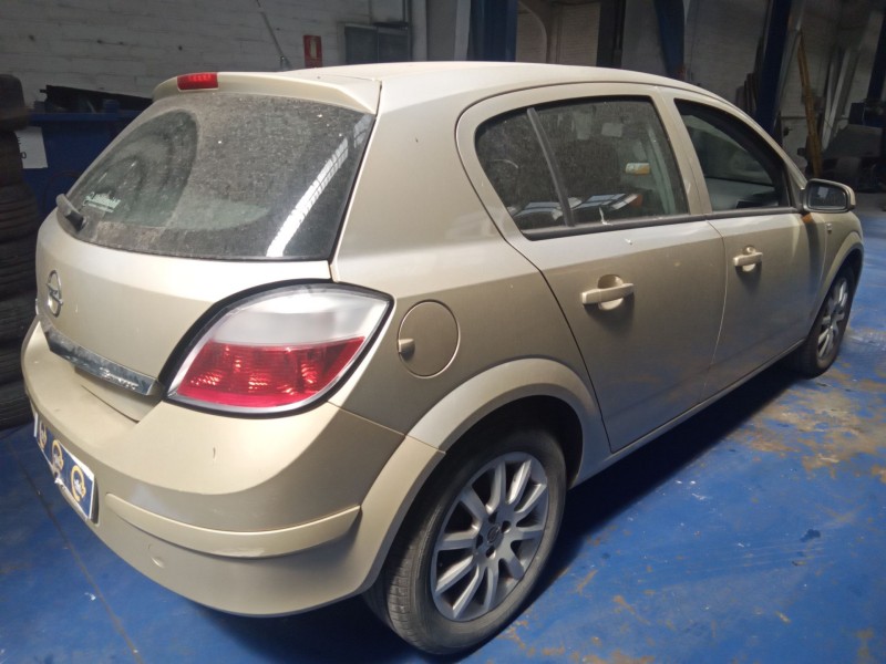 opel astra h berlina del año 2005