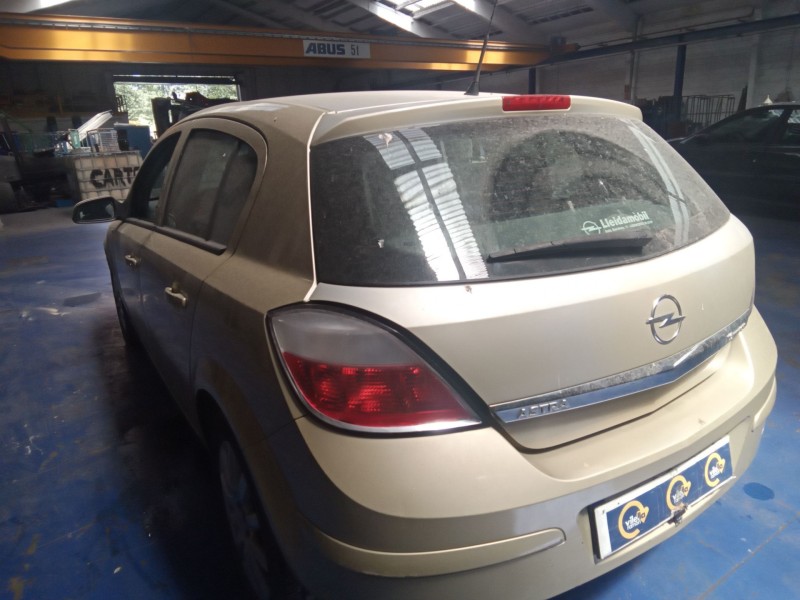 opel astra h berlina del año 2005