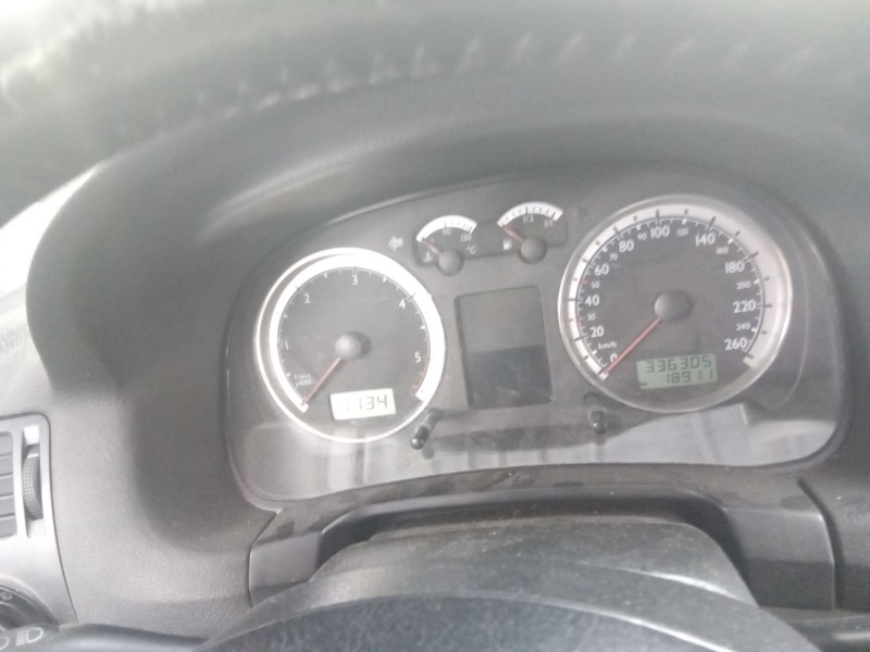 volkswagen bora berlina (1j2) del año 2002