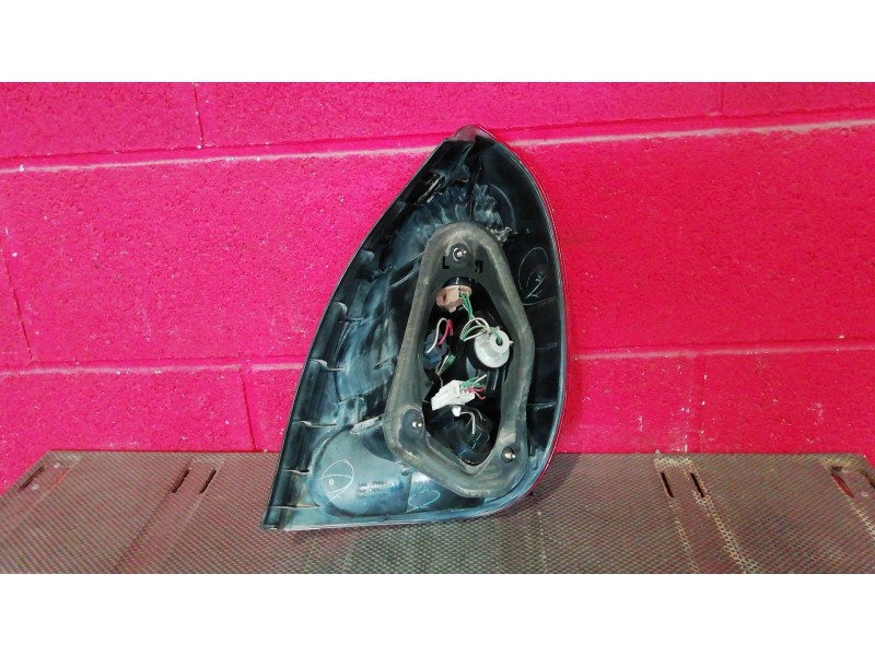 Recambio de piloto trasero izquierdo para toyota corolla (e11) referencia OEM IAM    Recambio de piloto trasero izquierdo para toyota corolla (e11) referencia OEM IAM