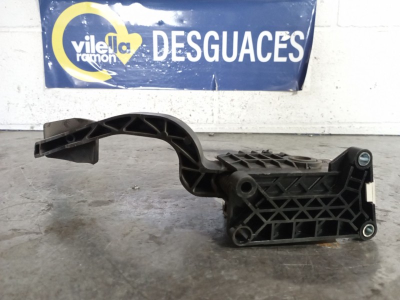 Recambio de pedal acelerador para opel astra gtc 1.7 16v cdti referencia OEM IAM 13305804  