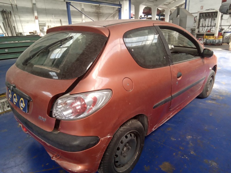 peugeot 206 berlina del año 2001