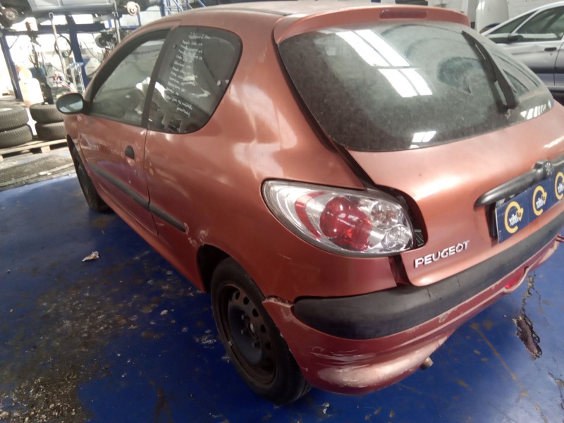 peugeot 206 berlina del año 2001
