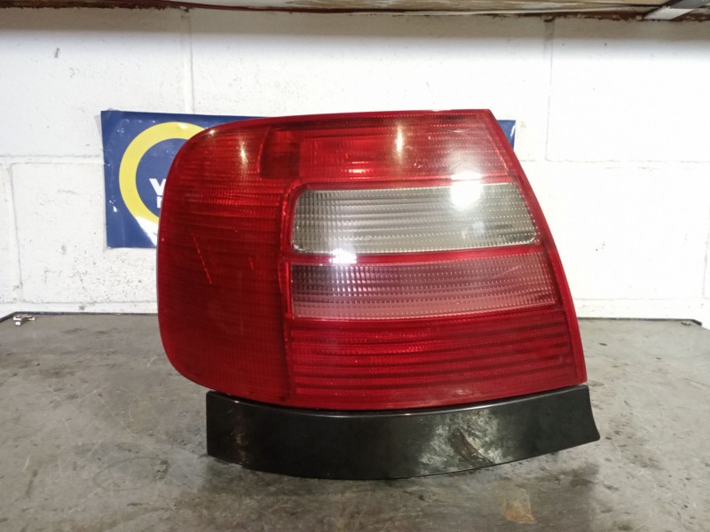 Recambio de piloto trasero izquierdo para audi a4 berlina (b5) 1.9 tdi referencia OEM IAM   