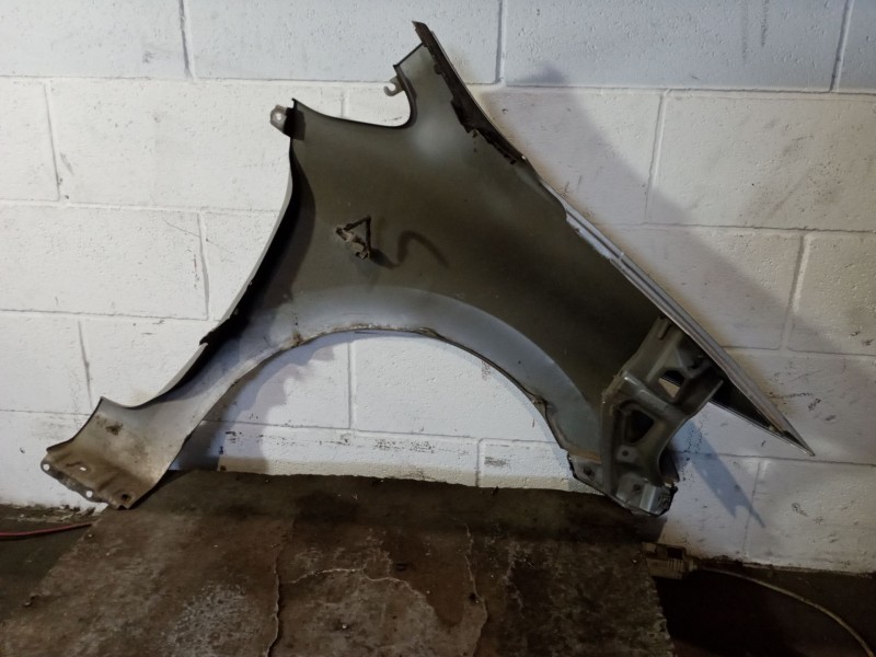 Recambio de aleta delantera izquierda para toyota auris referencia OEM IAM   