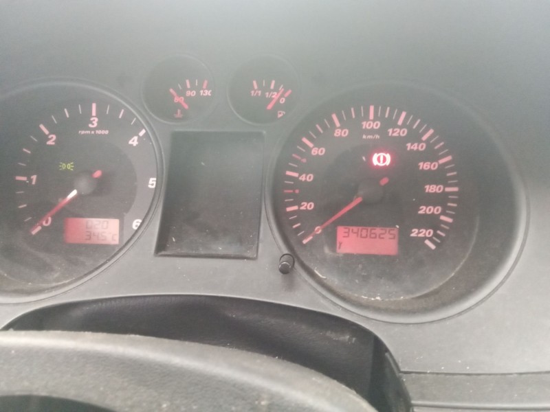 seat ibiza (6l1) del año 2003