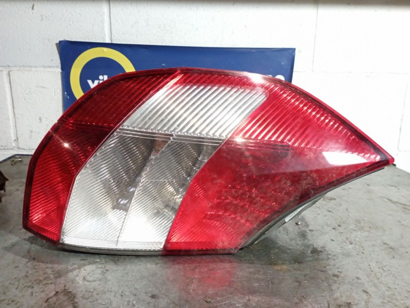 Recambio de piloto trasero izquierdo para renault scenic ii 1.9 dci diesel referencia OEM IAM   
