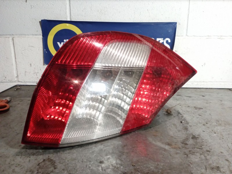 Recambio de piloto trasero izquierdo para renault scenic ii 1.9 dci diesel referencia OEM IAM   