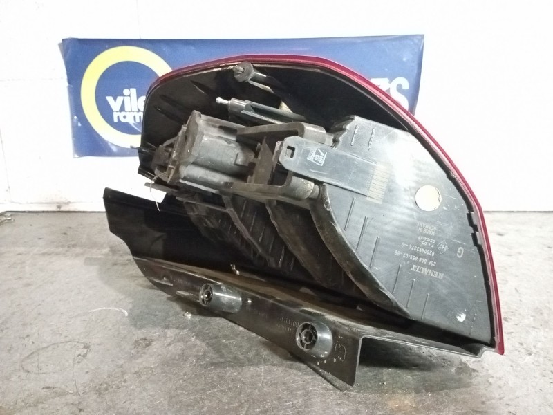 Recambio de piloto trasero izquierdo para renault scenic ii 1.9 dci diesel referencia OEM IAM   