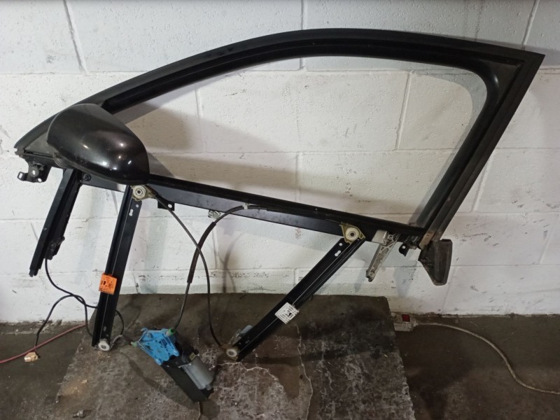 Recambio de elevalunas delantero izquierdo para audi a4 berlina (8e) 2.0 20v cat (alt) referencia OEM IAM   