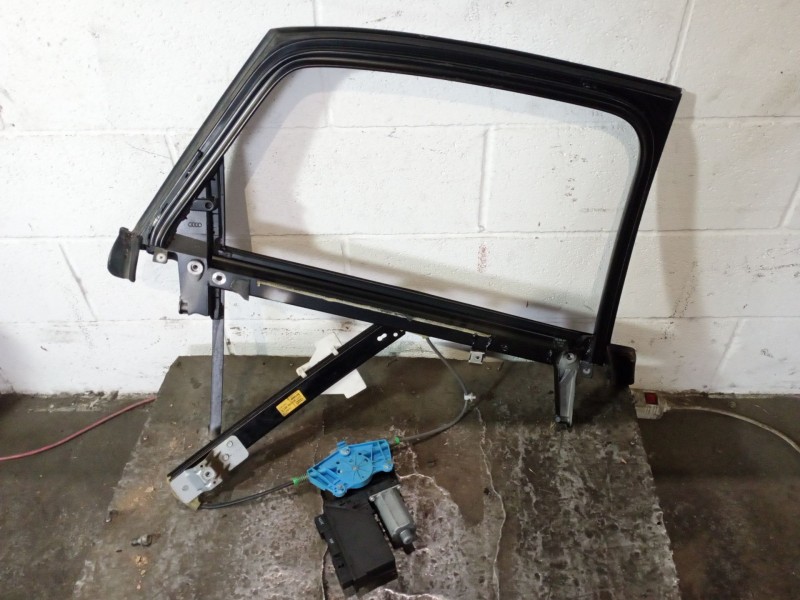 Recambio de elevalunas trasero izquierdo para audi a4 berlina (8e) 2.0 20v cat (alt) referencia OEM IAM   