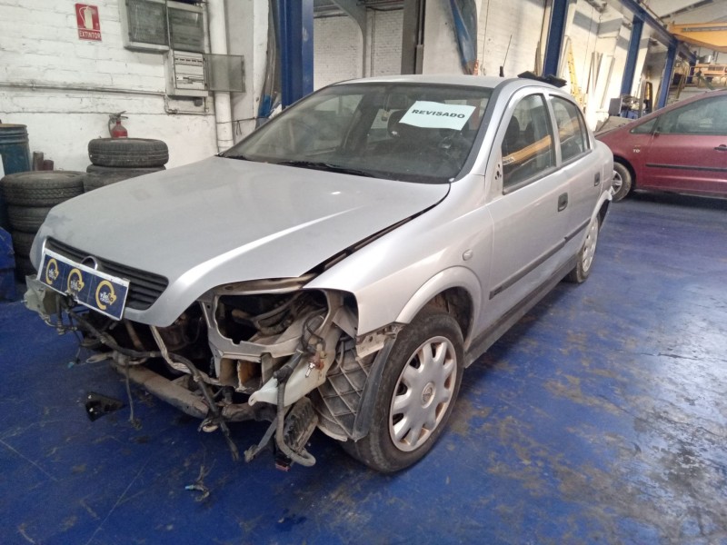 opel astra g berlina del año 2000