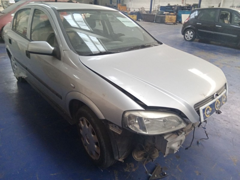 opel astra g berlina del año 2000
