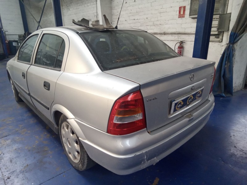 opel astra g berlina del año 2000