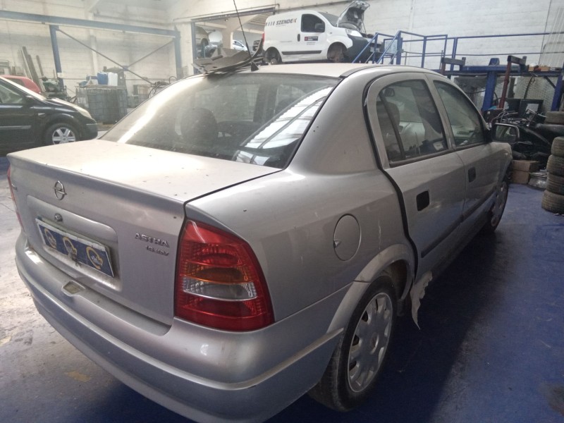 opel astra g berlina del año 2000