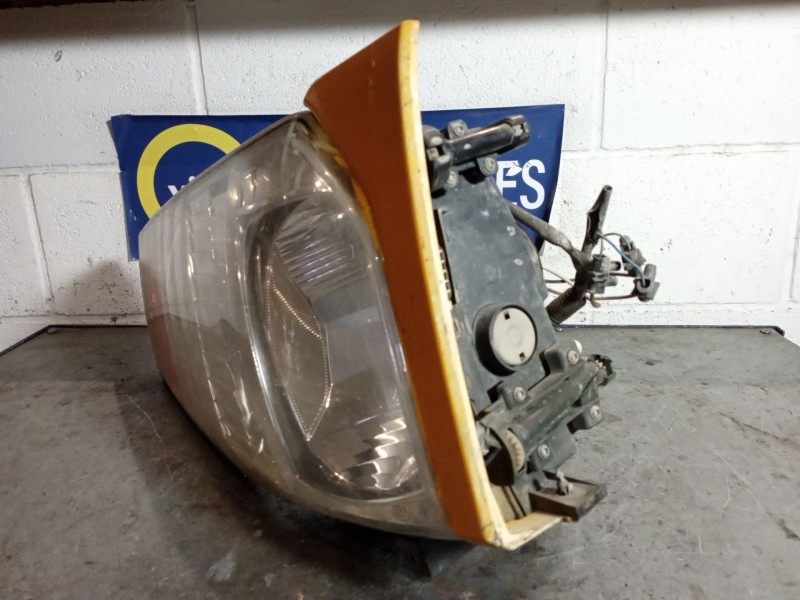 Recambio de faro izquierdo para nissan cabstar 2.3 e referencia OEM IAM   