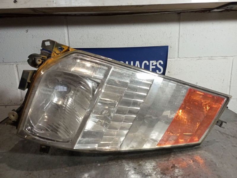Recambio de faro derecho para nissan cabstar 2.3 e referencia OEM IAM   